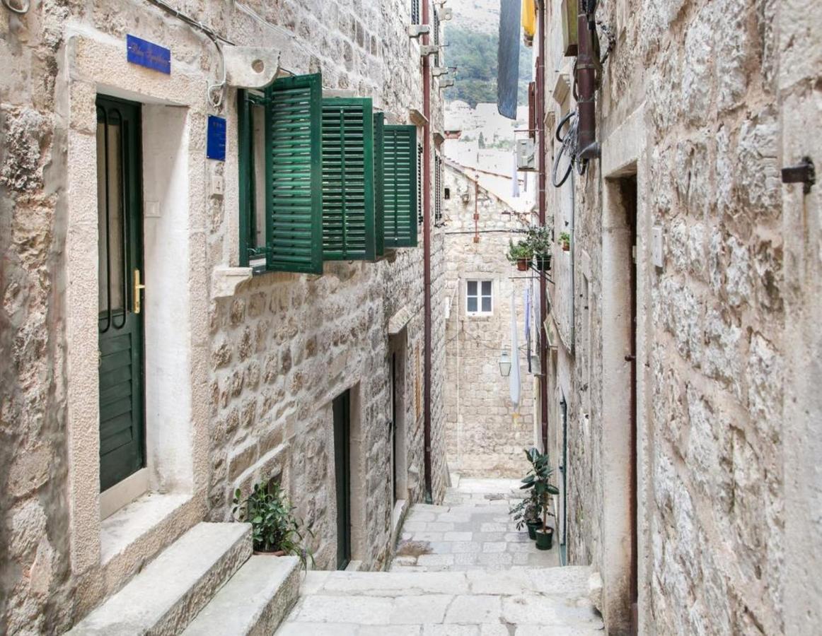 Blue Symphony Old Town *